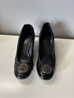 Tory Burch Caroline Wedge Pumps
